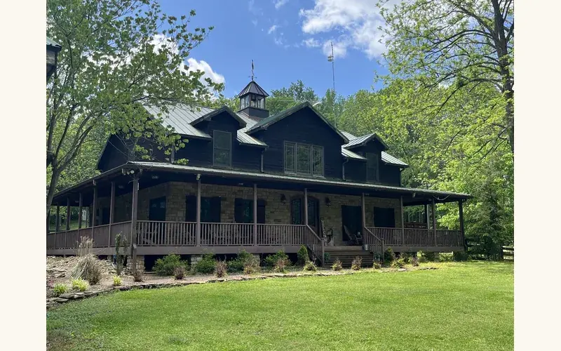 Detached garage with Classic cupola